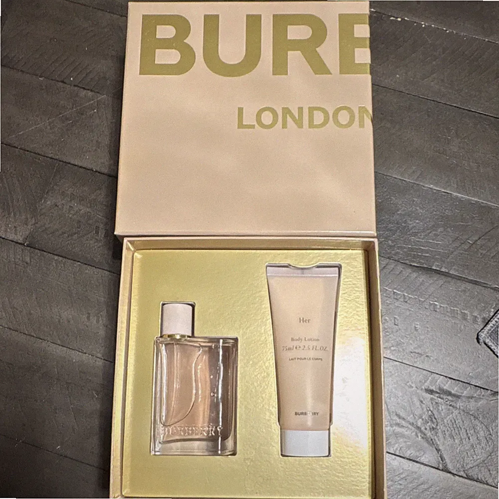 Burberry Her Eau de Parfum Gift Set with Perfume & 75ml Body Lotion